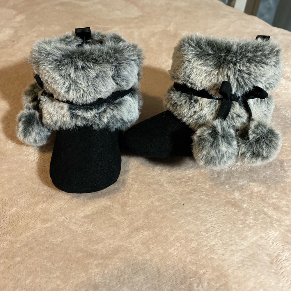 Cozy Black and Gray Fur-Lined Baby Booties
